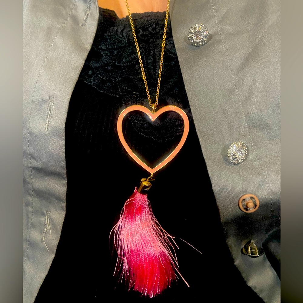 NWOT PINK HEART AND TASSLE NECKLACE